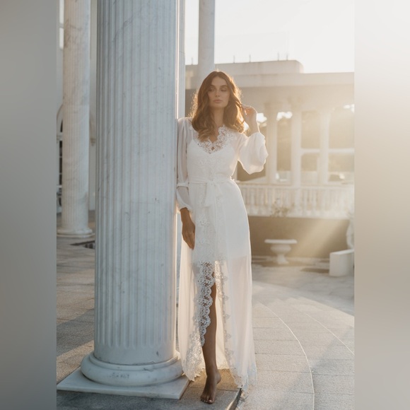 Lace Bridal Getting Ready Robe - Picture 2 of 4